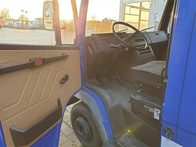 Camion à rideaux coulissants Mercedes-Benz 508 D 4x2 Doka 508 D 4x2 Doka, EX-THW: photos 13 Camion à rideaux coulissants Mercedes-Benz 508 D 4x2 Doka 508 D 4x2 Doka, EX-THW: photos 13