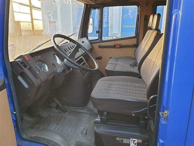 Camion à rideaux coulissants Mercedes-Benz 508 D 4x2 Doka 508 D 4x2 Doka, EX-THW: photos 14 Camion à rideaux coulissants Mercedes-Benz 508 D 4x2 Doka 508 D 4x2 Doka, EX-THW: photos 14