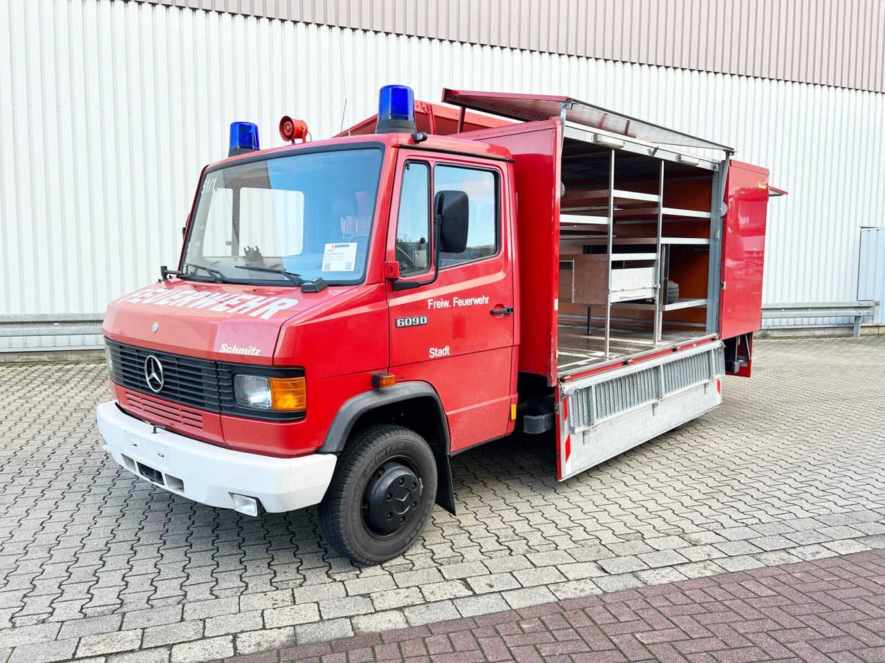 Mercedes-Benz 609 D 4x2 609 D 4x2, Feuerwehr Gerätewagen - Camion de pompier: photos 1 Mercedes-Benz 609 D 4x2 609 D 4x2, Feuerwehr Gerätewagen - Camion de pompier: photos 1