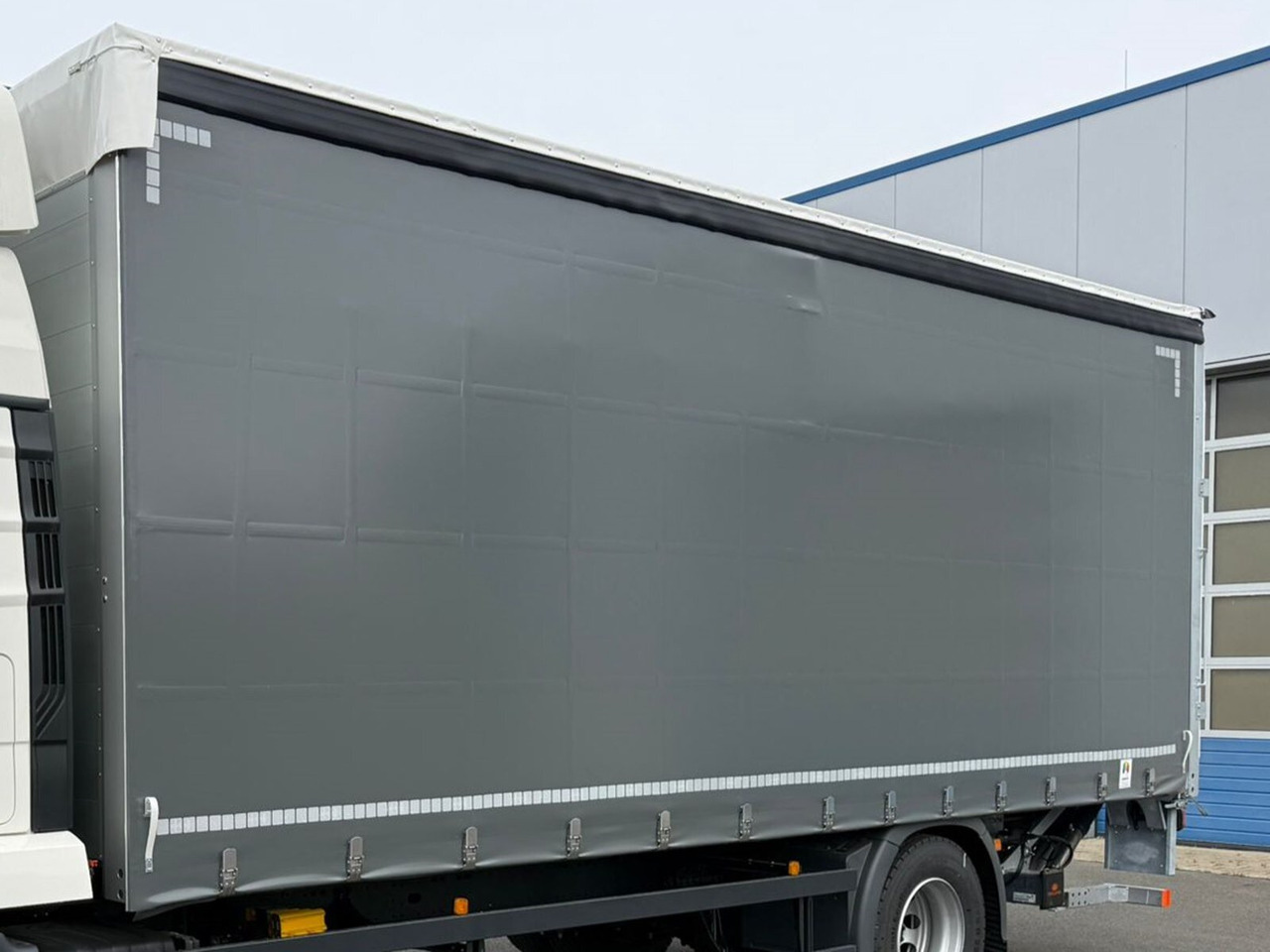 Mercedes-Benz Actros 1827/30 L 4x2 Actros 1827/30 L 4x2, Gardine, LBW - Camion plateau: photos 4 Mercedes-Benz Actros 1827/30 L 4x2 Actros 1827/30 L 4x2, Gardine, LBW - Camion plateau: photos 4