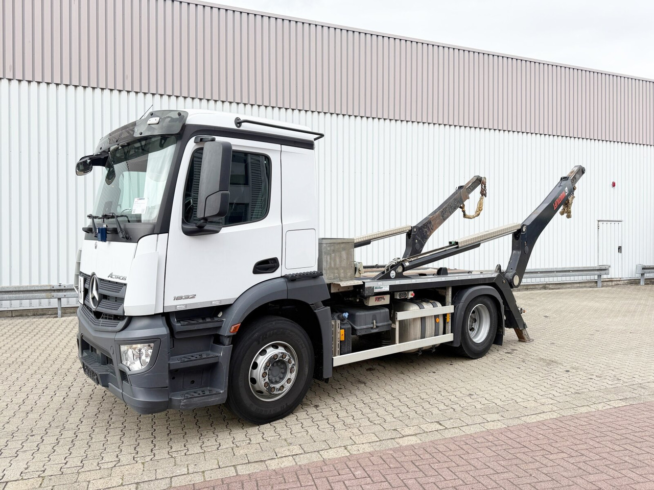 Mercedes-Benz Actros 1832 L 4x2 Actros 1832 L 4x2, Navi, MultimediaCockpit, Funk - Camion multibenne: photos 1 Mercedes-Benz Actros 1832 L 4x2 Actros 1832 L 4x2, Navi, MultimediaCockpit, Funk - Camion multibenne: photos 1