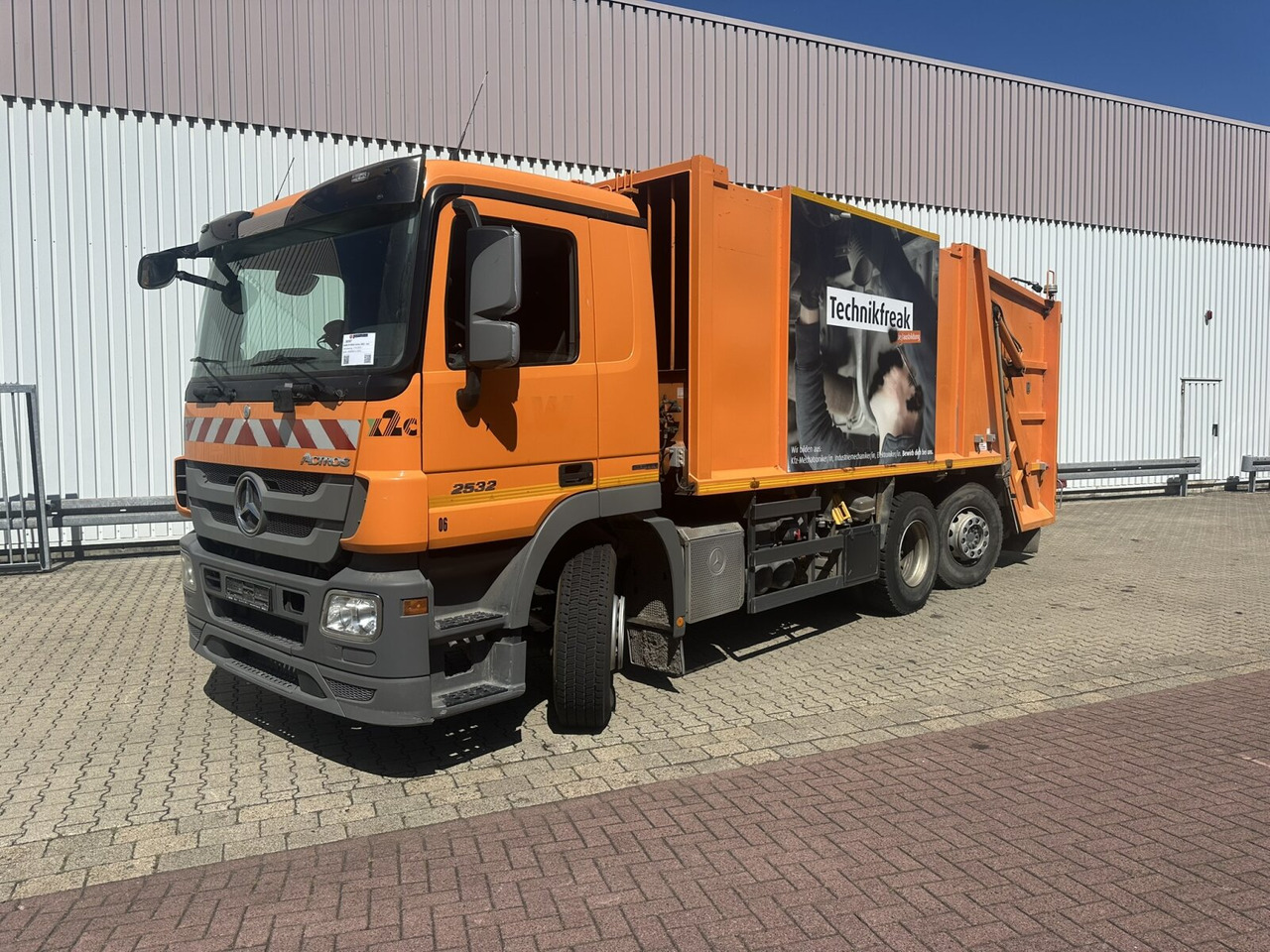 Mercedes-Benz Actros 2532 L 6x2 Actros 2532/41 L 6x2, EEV, Lenkachse, Haller X2C M21, Zöller-Schüttung - Benne à ordures ménagères: photos 1 Mercedes-Benz Actros 2532 L 6x2 Actros 2532/41 L 6x2, EEV, Lenkachse, Haller X2C M21, Zöller-Schüttung - Benne à ordures ménagères: photos 1