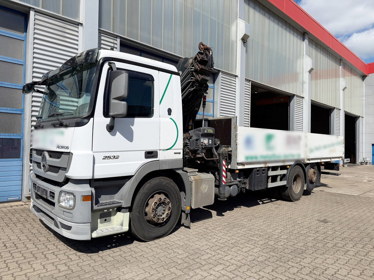 Mercedes-Benz Actros 2532 L 6x2 Actros 2532 L 6x2, Liftachse, Kran Hiab 244EP-5 HiDuo, Funk - Camion grue, Camion plateau: photos 1 Mercedes-Benz Actros 2532 L 6x2 Actros 2532 L 6x2, Liftachse, Kran Hiab 244EP-5 HiDuo, Funk - Camion grue, Camion plateau: photos 1