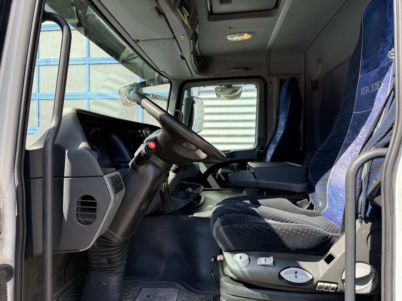 Mercedes-Benz Actros 2532 L 6x2 Actros 2532 L 6x2, Liftachse, Kran Hiab 244EP-5 HiDuo, Funk - Camion grue, Camion plateau: photos 4 Mercedes-Benz Actros 2532 L 6x2 Actros 2532 L 6x2, Liftachse, Kran Hiab 244EP-5 HiDuo, Funk - Camion grue, Camion plateau: photos 4