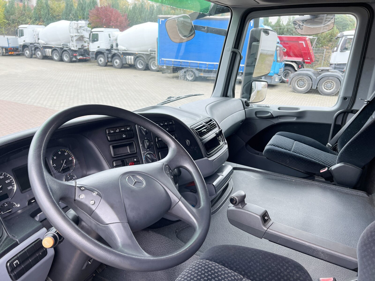 Mercedes-Benz Actros 2532 L 6x2 Actros 2532 L 6x2, Liftachse, LBW Dhollandia - Camion fourgon: photos 2 Mercedes-Benz Actros 2532 L 6x2 Actros 2532 L 6x2, Liftachse, LBW Dhollandia - Camion fourgon: photos 2