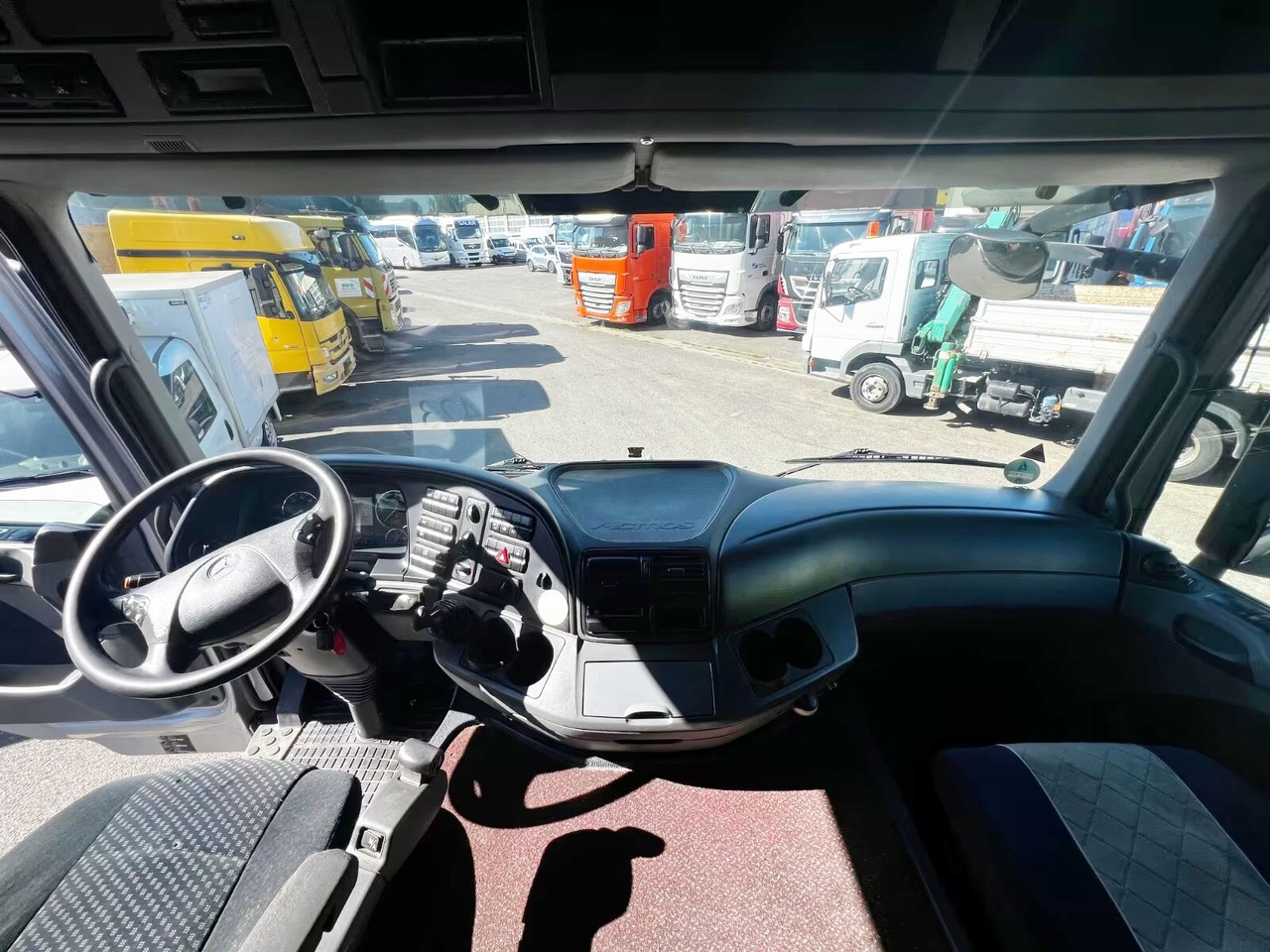 Mercedes-Benz Actros 2544 L 6x2 Actros 2544 L 6x2, Lenkachse, Kran MKG HLK531HP-a5, Funk - Camion plateau, Camion grue: photos 2 Mercedes-Benz Actros 2544 L 6x2 Actros 2544 L 6x2, Lenkachse, Kran MKG HLK531HP-a5, Funk - Camion plateau, Camion grue: photos 2
