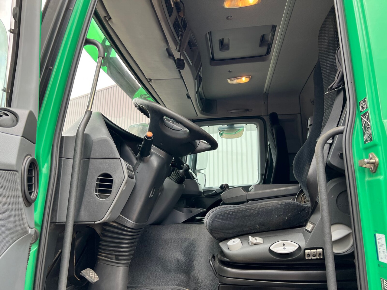 Mercedes-Benz Actros 2544 L 6x2 Actros 2544 L 6x2, Retarder, Lenkachse, Heckkran HMF 3000-K5 + Jip, Funk - Camion grue, Camion plateau: photos 5 Mercedes-Benz Actros 2544 L 6x2 Actros 2544 L 6x2, Retarder, Lenkachse, Heckkran HMF 3000-K5 + Jip, Funk - Camion grue, Camion plateau: photos 5