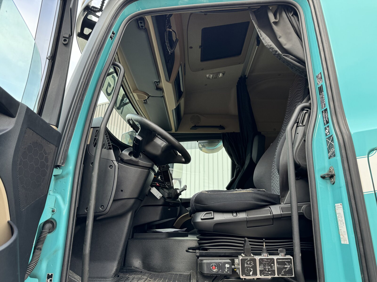 Mercedes-Benz Actros 2545 L 6x2 Actros 2545 L 6x2/46, Retarder, Lenk-/Liftachse, StreamSpace, Navi - Camion ampliroll: photos 2 Mercedes-Benz Actros 2545 L 6x2 Actros 2545 L 6x2/46, Retarder, Lenk-/Liftachse, StreamSpace, Navi - Camion ampliroll: photos 2