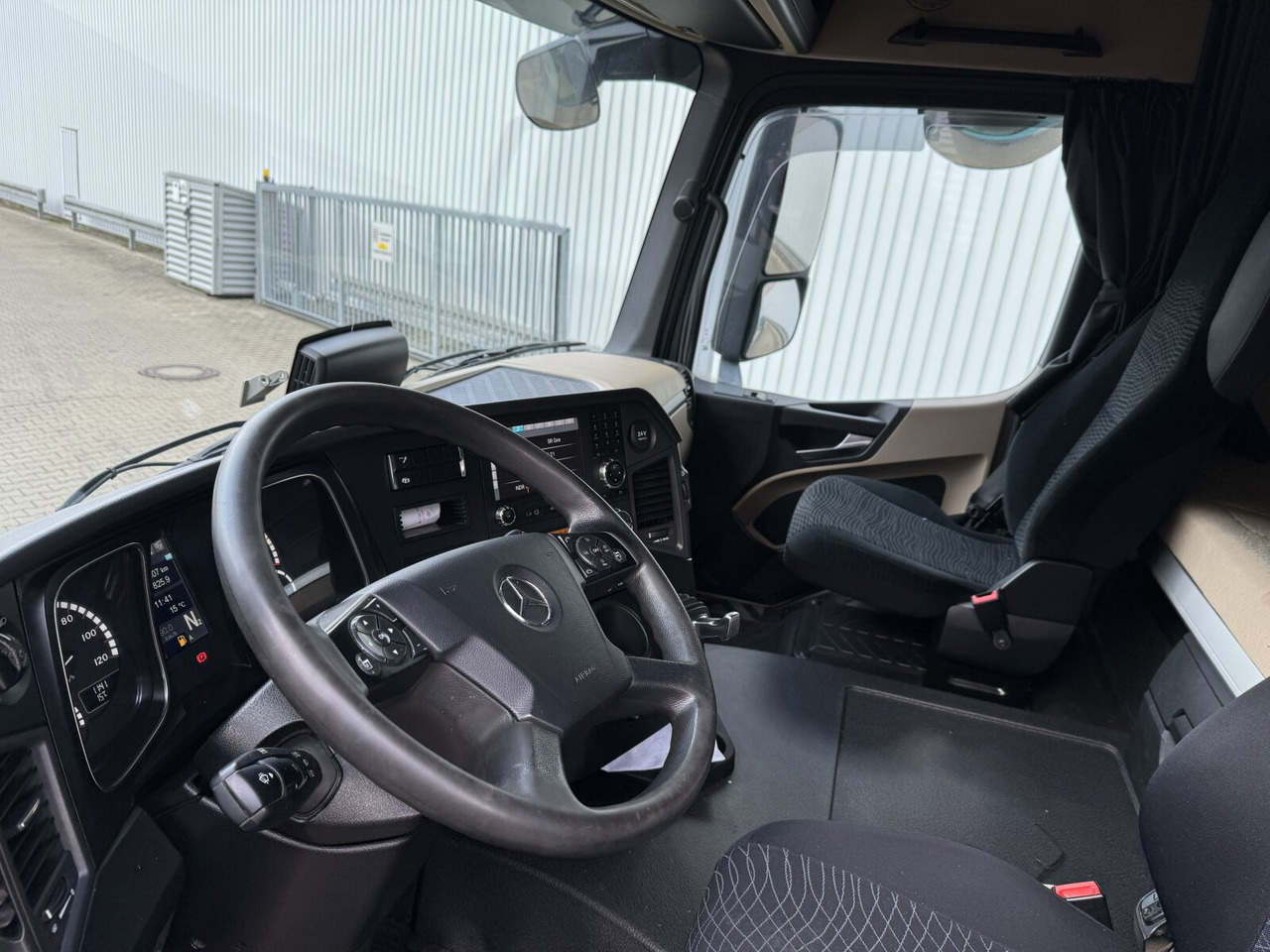 Mercedes-Benz Actros 2545 L 6x2 Actros 2545 L 6x2/46, Retarder, Lenk-/Liftachse, StreamSpace, Navi - Camion ampliroll: photos 3 Mercedes-Benz Actros 2545 L 6x2 Actros 2545 L 6x2/46, Retarder, Lenk-/Liftachse, StreamSpace, Navi - Camion ampliroll: photos 3