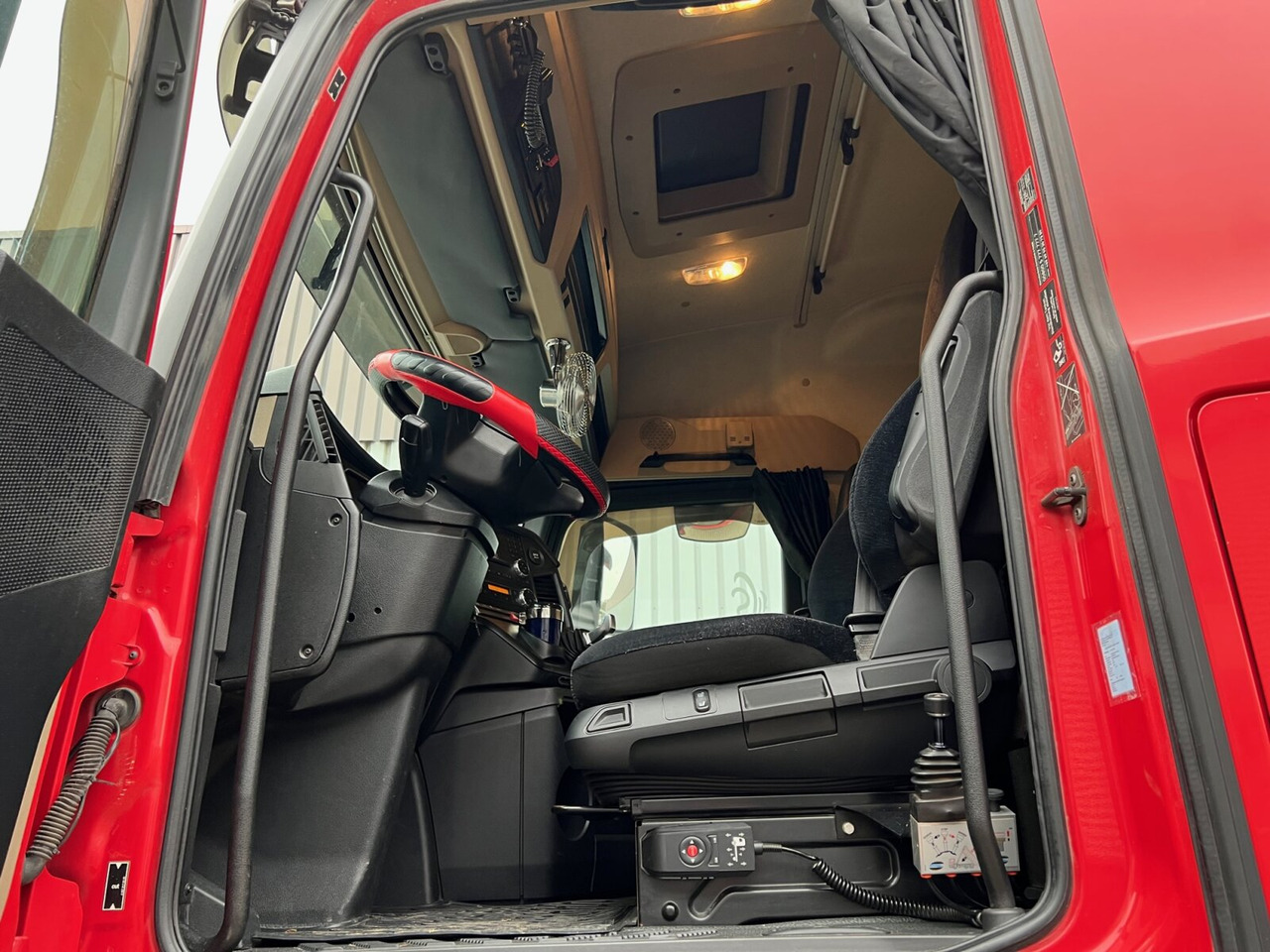 Mercedes-Benz Actros 2548 L 6x2 Actros 2548 L 6x2, Retarder, Liftachse, StreamSpace, 2-Seiten-Getreidekipper - Camion benne: photos 2 Mercedes-Benz Actros 2548 L 6x2 Actros 2548 L 6x2, Retarder, Liftachse, StreamSpace, 2-Seiten-Getreidekipper - Camion benne: photos 2