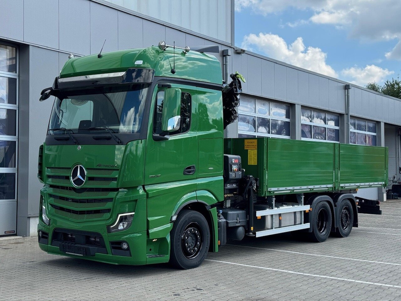 Mercedes-Benz Actros 2548 L 6x2 Actros 2548 L 6x2 mit Kran Hiab X-HiDuo 228 - Camion grue: photos 1 Mercedes-Benz Actros 2548 L 6x2 Actros 2548 L 6x2 mit Kran Hiab X-HiDuo 228 - Camion grue: photos 1
