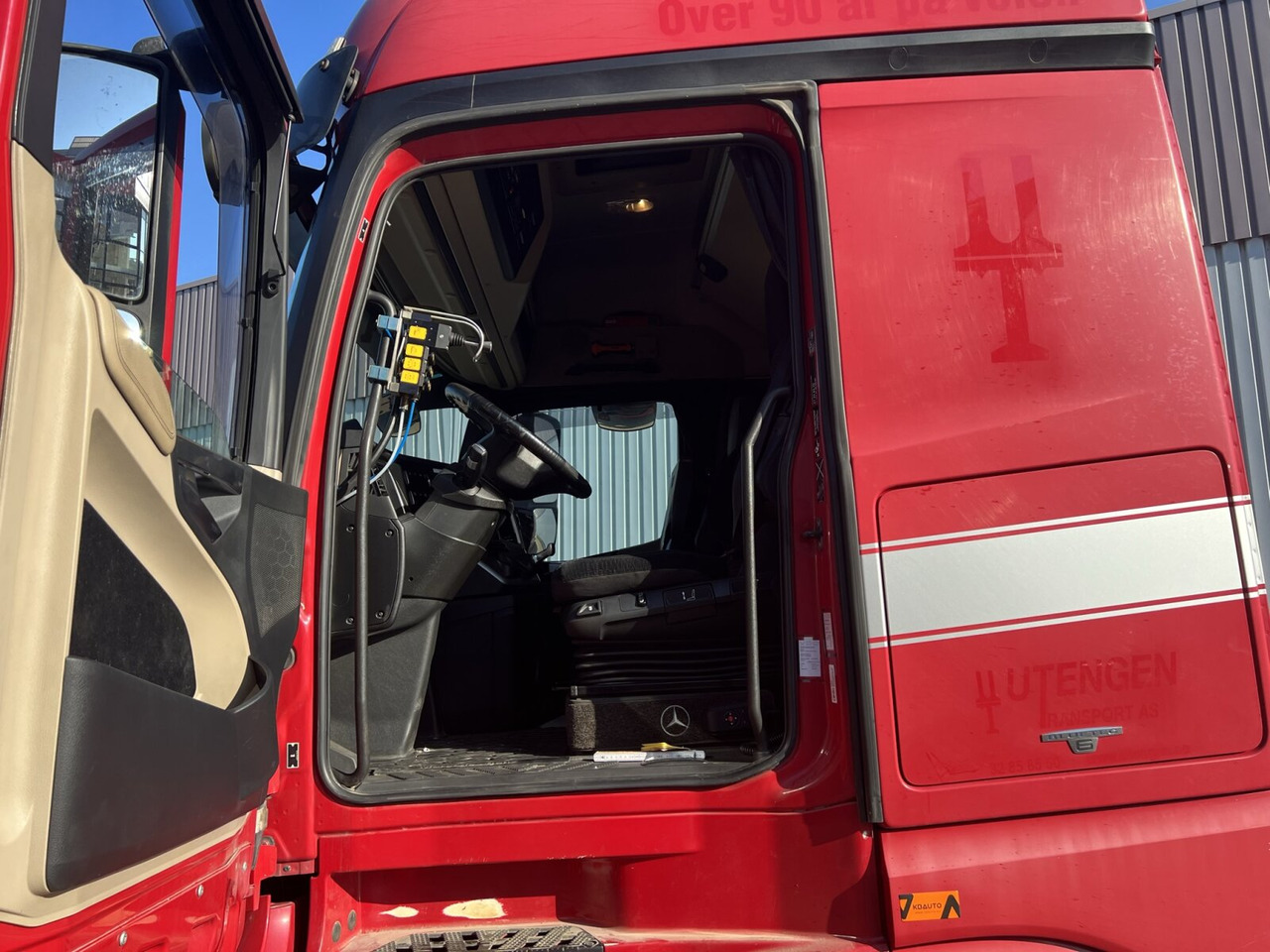 Mercedes-Benz Actros 2551 L 6x2 Actros 2551 L 6x2/46, Retarder, Liftachse, BigSpace, Bi-Xenon - Camion ampliroll: photos 5 Mercedes-Benz Actros 2551 L 6x2 Actros 2551 L 6x2/46, Retarder, Liftachse, BigSpace, Bi-Xenon - Camion ampliroll: photos 5