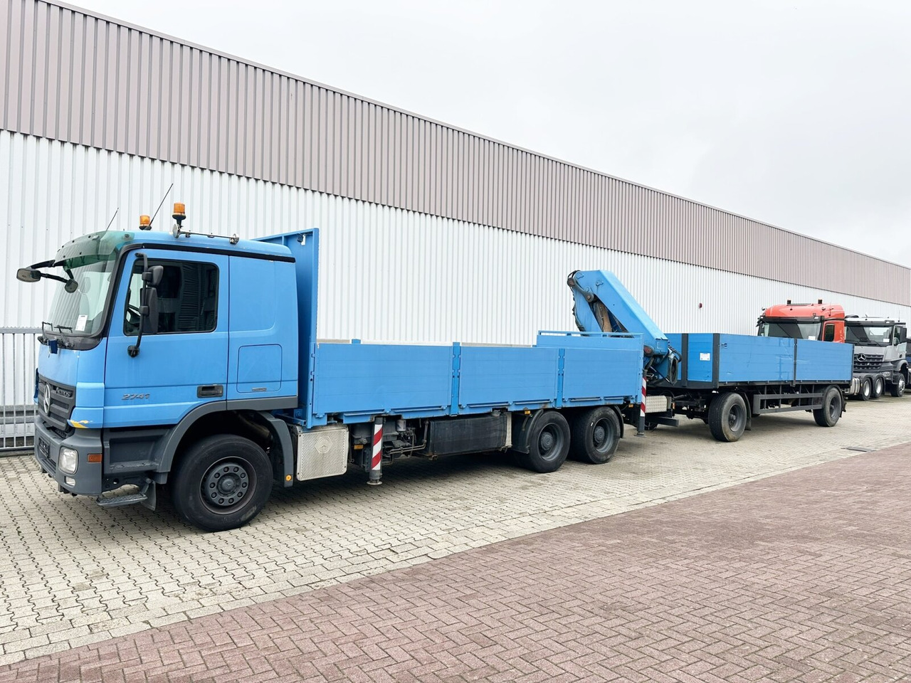 Mercedes-Benz Actros 2741 L 6x4 Actros 2741 L 6x4, Twist-Lock ausz. auf 3m, Heckkran Palfinger PK 42502-D, Funk - Camion plateau, Camion grue: photos 5 Mercedes-Benz Actros 2741 L 6x4 Actros 2741 L 6x4, Twist-Lock ausz. auf 3m, Heckkran Palfinger PK 42502-D, Funk - Camion plateau, Camion grue: photos 5