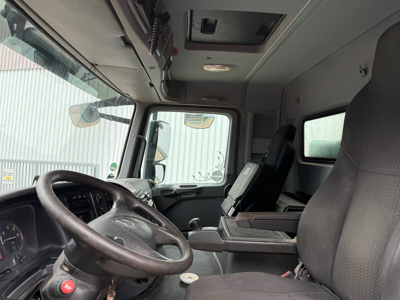 Mercedes-Benz Actros 3241 K 8x4/4 Actros 3241 K 8x4/4, Bordmatik - Camion benne: photos 3 Mercedes-Benz Actros 3241 K 8x4/4 Actros 3241 K 8x4/4, Bordmatik - Camion benne: photos 3