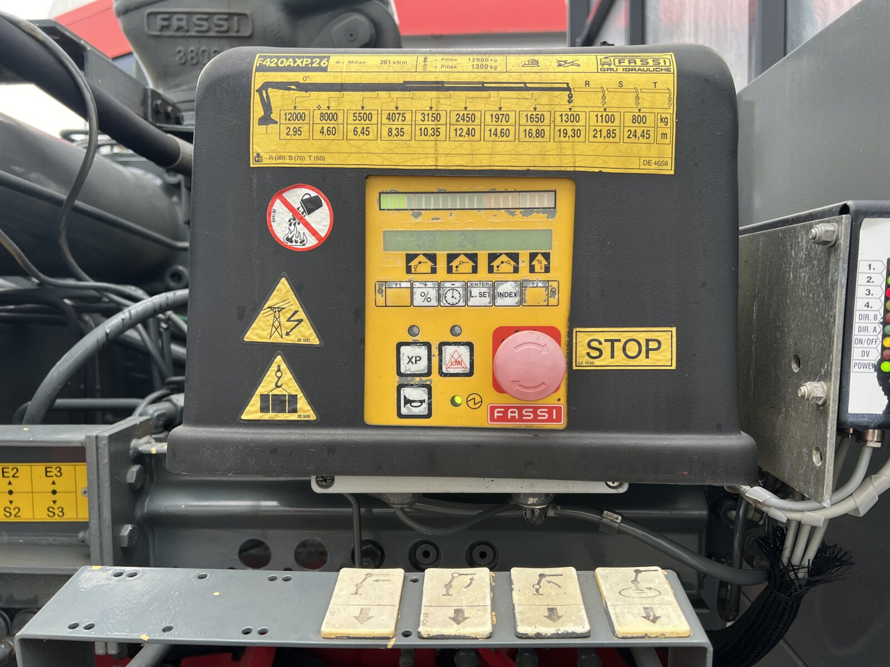 Mercedes-Benz Actros 3346 AK 6x6 Actros 3346 AK 6x6, 134t Anhängelast WSK, Heckkran Fassi F420AXP.26, Funk, Winde - Camion grue: photos 3 Mercedes-Benz Actros 3346 AK 6x6 Actros 3346 AK 6x6, 134t Anhängelast WSK, Heckkran Fassi F420AXP.26, Funk, Winde - Camion grue: photos 3
