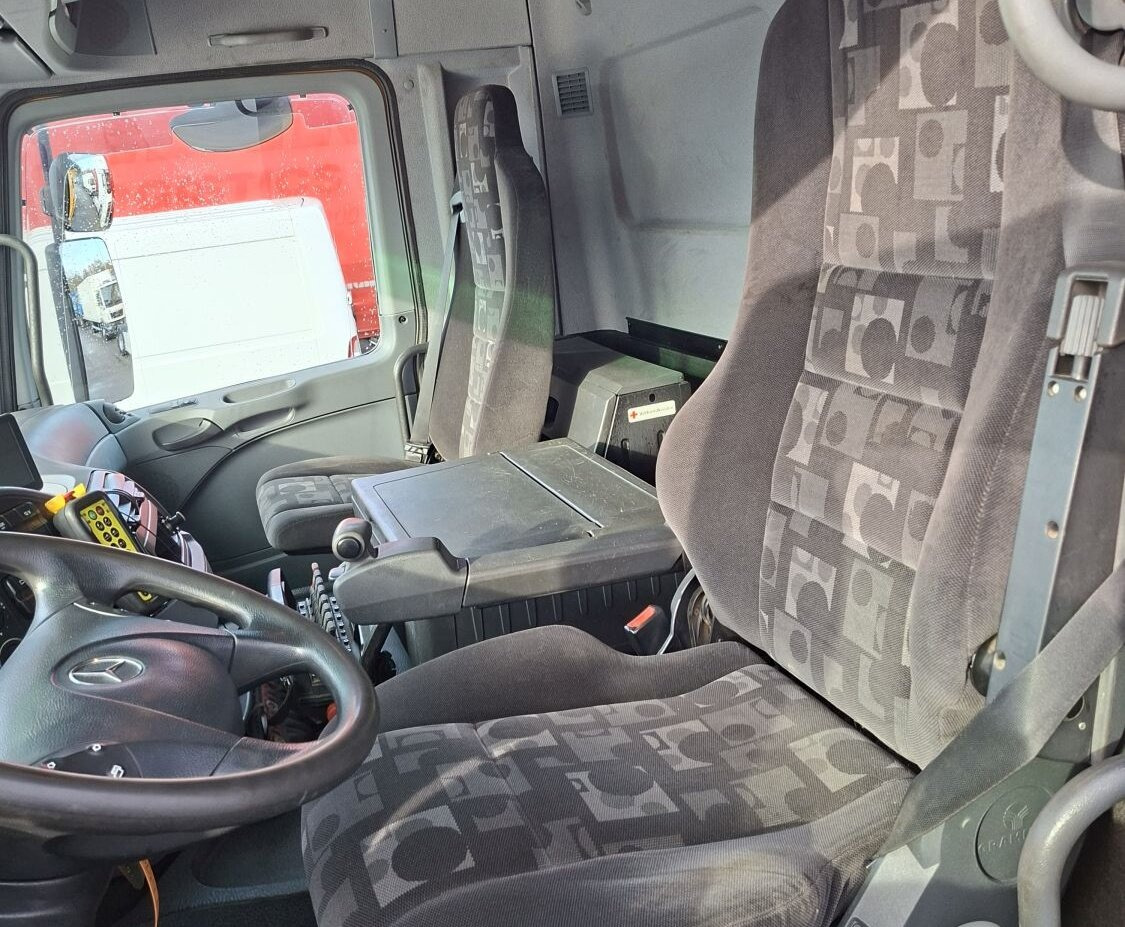 Mercedes-Benz Actros 4146 K 8x4/4 Actros 4146 K 8x4/4, Retarder, Kran Hiab XS 477 E-7 HiPro, Bj. 2010, Flyjib, Seilwinde, Funk - Camion ampliroll, Camion grue: photos 3 Mercedes-Benz Actros 4146 K 8x4/4 Actros 4146 K 8x4/4, Retarder, Kran Hiab XS 477 E-7 HiPro, Bj. 2010, Flyjib, Seilwinde, Funk - Camion ampliroll, Camion grue: photos 3