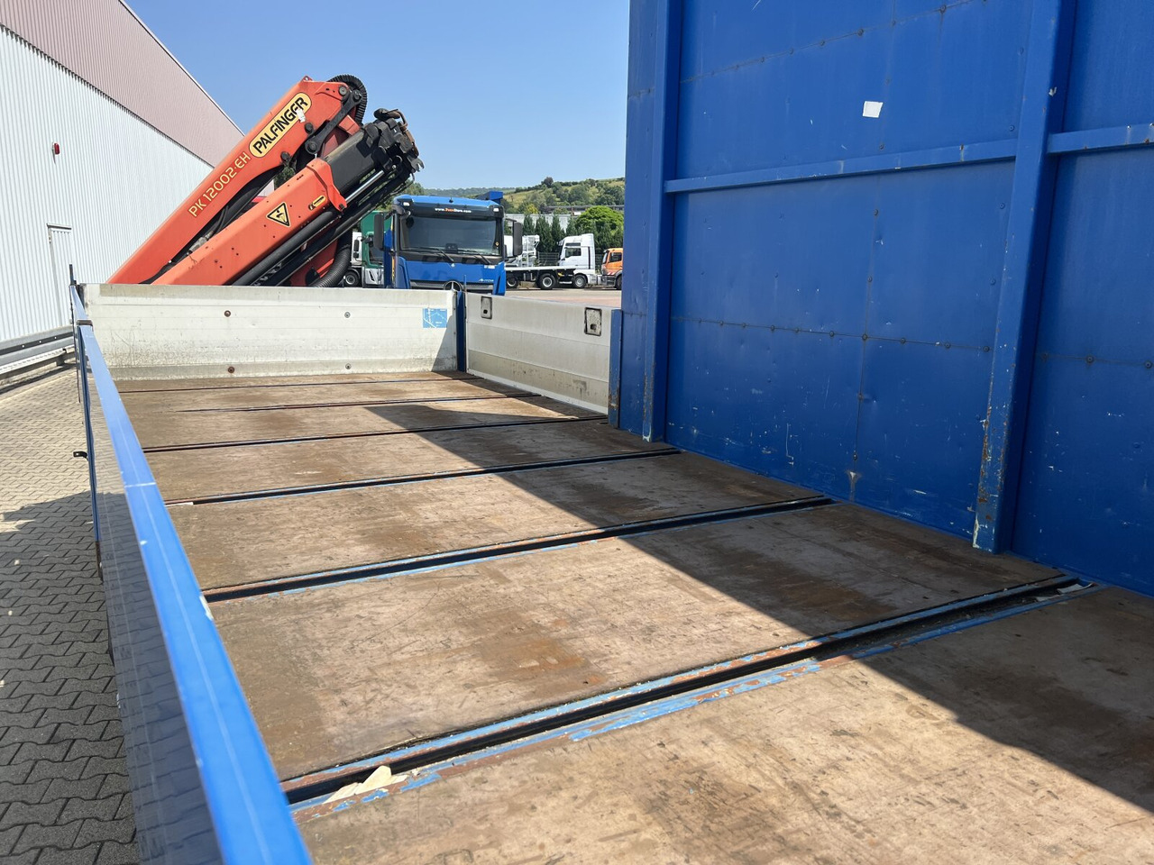 Mercedes-Benz Antos 1836 L 4x2 Antos 1836 L 4x2, Glastransporter, Heckkran Palfinger Pk 12002-EH, Funk - Camion grue: photos 4 Mercedes-Benz Antos 1836 L 4x2 Antos 1836 L 4x2, Glastransporter, Heckkran Palfinger Pk 12002-EH, Funk - Camion grue: photos 4