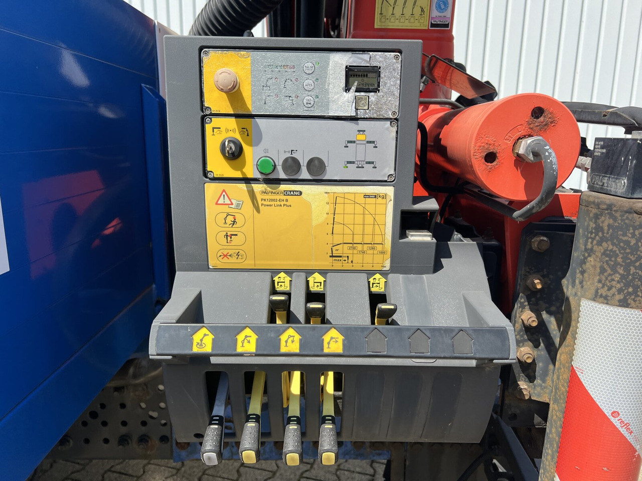 Mercedes-Benz Antos 1836 L 4x2 Antos 1836 L 4x2, Glastransporter, Heckkran Palfinger Pk 12002-EH, Funk - Camion grue: photos 2 Mercedes-Benz Antos 1836 L 4x2 Antos 1836 L 4x2, Glastransporter, Heckkran Palfinger Pk 12002-EH, Funk - Camion grue: photos 2