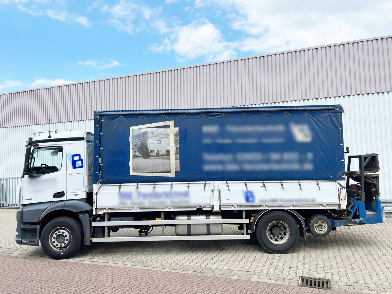 Mercedes-Benz Antos 1840 L 4x2 Antos 1840 L 4x2, Aufnahme für Mitnahmestapler - Camion à rideaux coulissants: photos 1 Mercedes-Benz Antos 1840 L 4x2 Antos 1840 L 4x2, Aufnahme für Mitnahmestapler - Camion à rideaux coulissants: photos 1