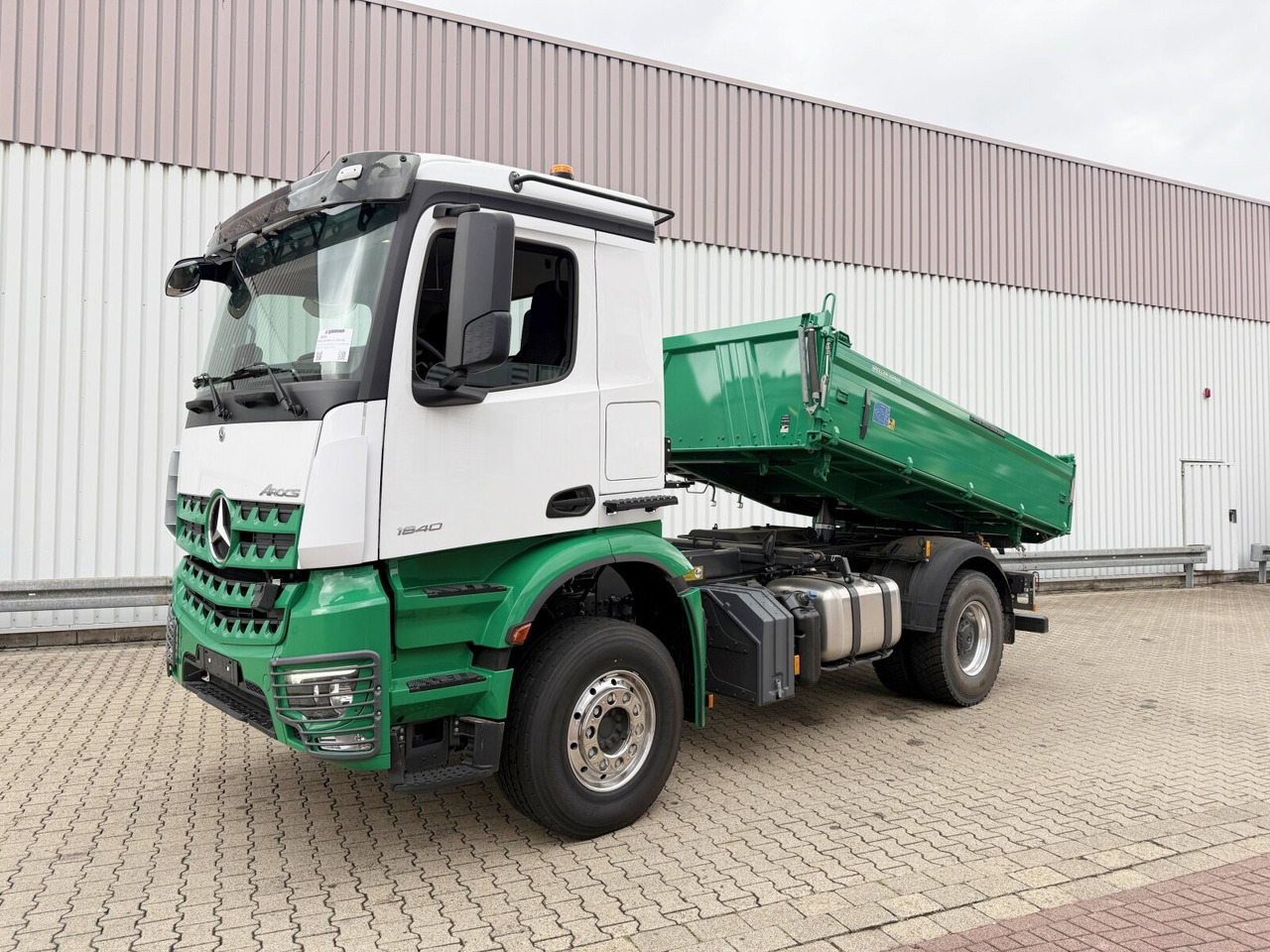 Mercedes-Benz Arocs 1840 K 4x2 Arocs 1840 K 4x2, MultimediaCockpit, Alu-Bordwände, Platz für Kranmontage - Camion benne: photos 1 Mercedes-Benz Arocs 1840 K 4x2 Arocs 1840 K 4x2, MultimediaCockpit, Alu-Bordwände, Platz für Kranmontage - Camion benne: photos 1