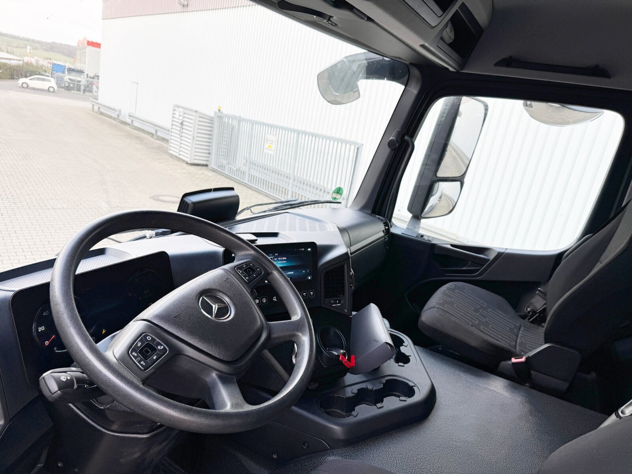 Mercedes-Benz Arocs 1840 L 4x2 Arocs 1840 L 4x2, MultimediaCockpit, Navi - Camion ampliroll: photos 2 Mercedes-Benz Arocs 1840 L 4x2 Arocs 1840 L 4x2, MultimediaCockpit, Navi - Camion ampliroll: photos 2