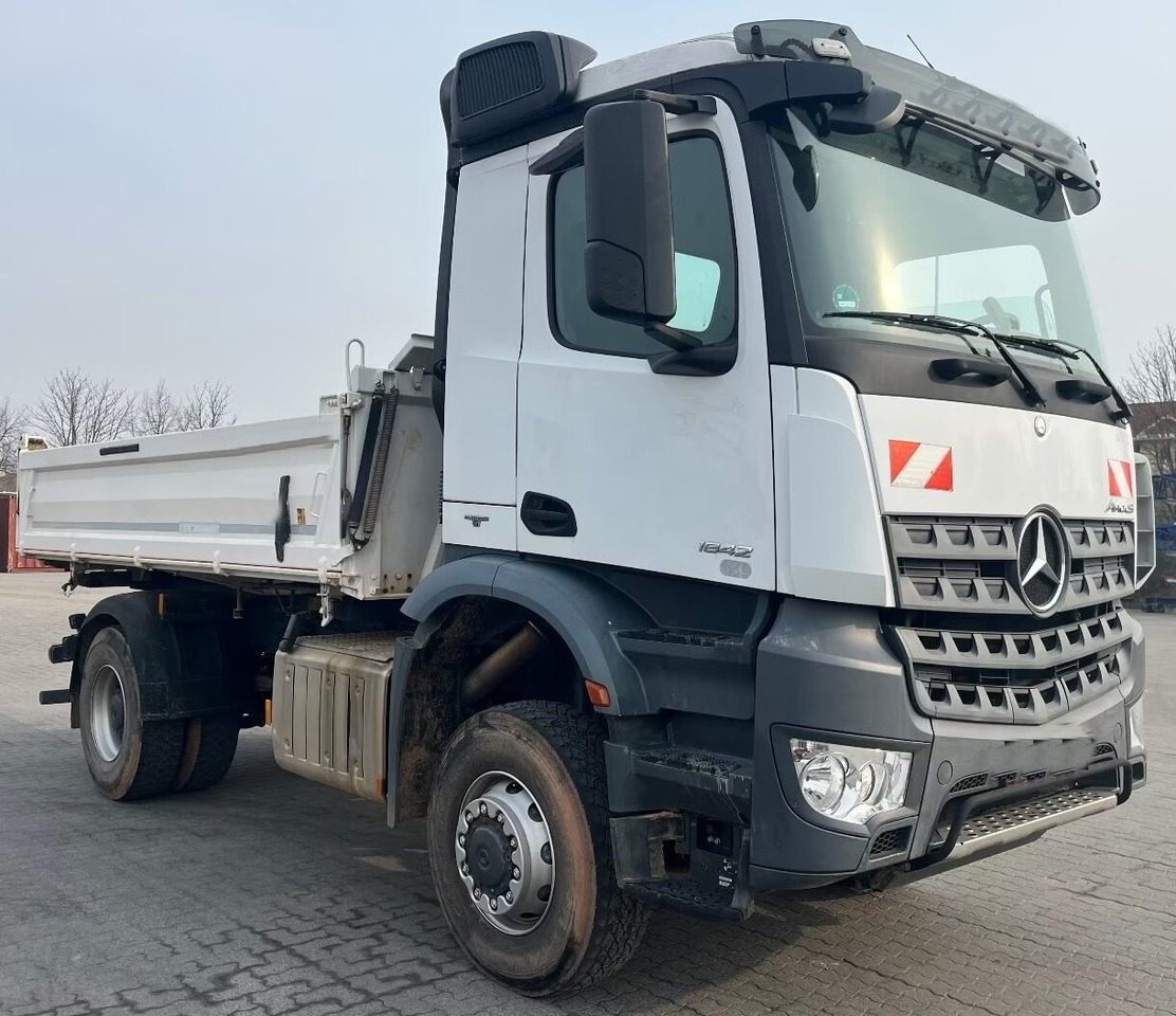 Mercedes-Benz Arocs 1842 AK 4x4 Arocs 1842 AK 4x4 - Camion benne: photos 2 Mercedes-Benz Arocs 1842 AK 4x4 Arocs 1842 AK 4x4 - Camion benne: photos 2