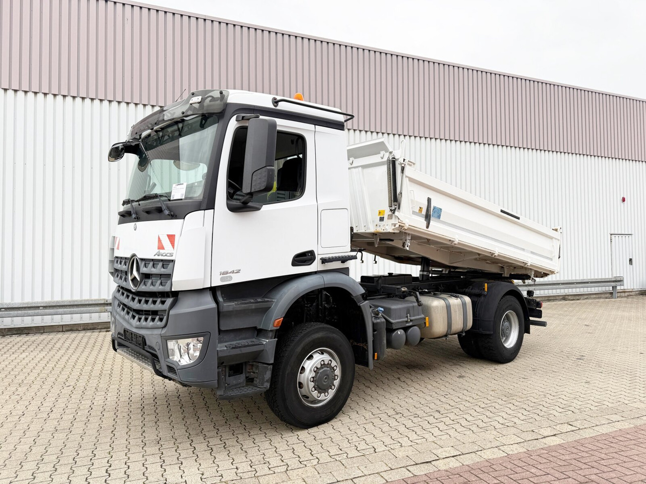 Mercedes-Benz Arocs 1842 AK 4x4 Arocs 1842 AK 4x4 - Camion benne: photos 1 Mercedes-Benz Arocs 1842 AK 4x4 Arocs 1842 AK 4x4 - Camion benne: photos 1