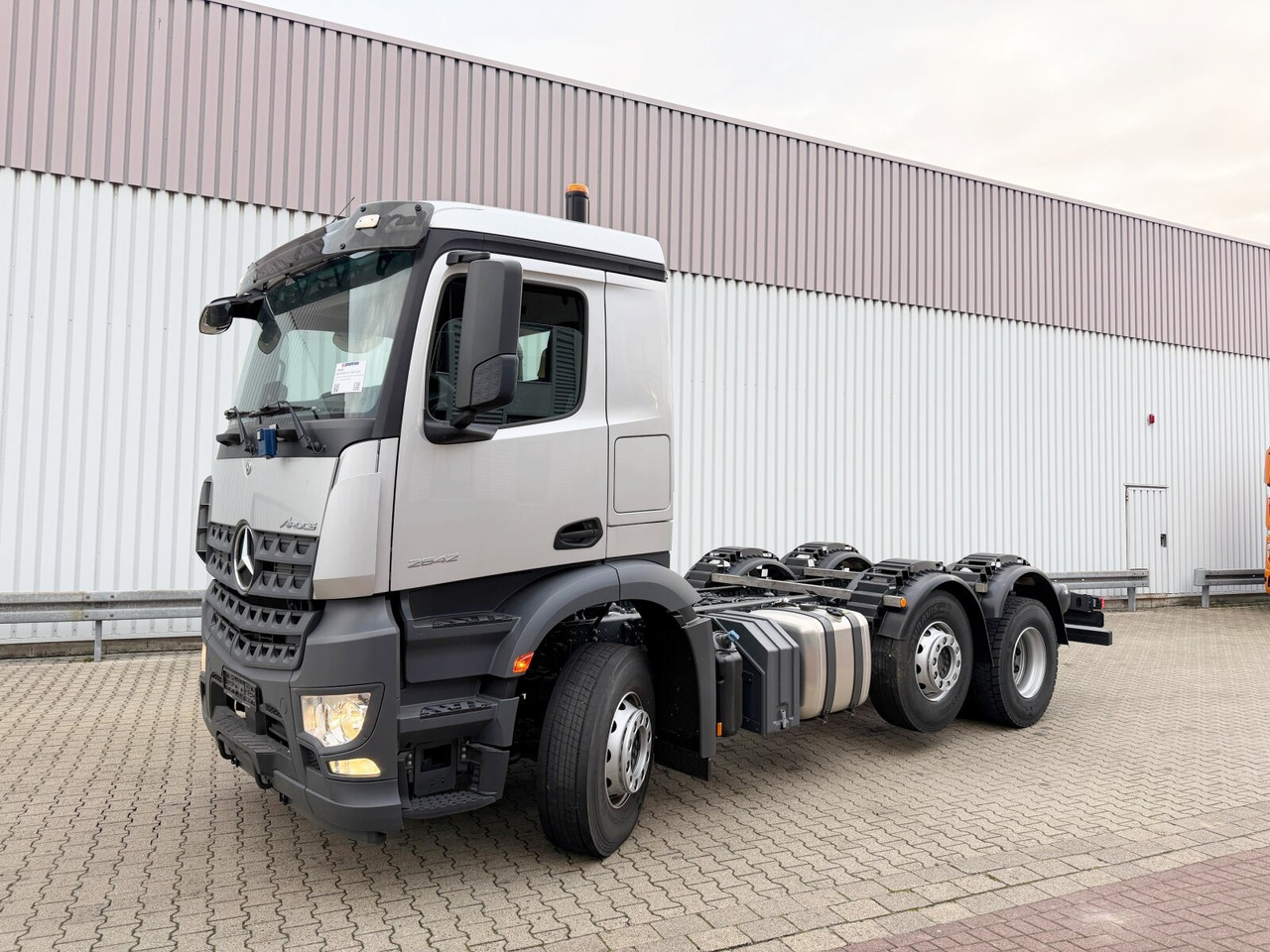 Mercedes-Benz Arocs 2542 L 6x2/4 Arocs 2542 L 6x2/4, Vorlauflenk-/liftachse, Navi, MultimediaCockpit - Châssis cabine: photos 1 Mercedes-Benz Arocs 2542 L 6x2/4 Arocs 2542 L 6x2/4, Vorlauflenk-/liftachse, Navi, MultimediaCockpit - Châssis cabine: photos 1