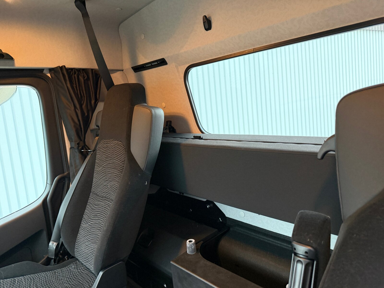 Mercedes-Benz Arocs 2542 L 6x2/4 Arocs 2542 L 6x2/4, Vorlauflenk-/liftachse, Navi, MultimediaCockpit - Châssis cabine: photos 5 Mercedes-Benz Arocs 2542 L 6x2/4 Arocs 2542 L 6x2/4, Vorlauflenk-/liftachse, Navi, MultimediaCockpit - Châssis cabine: photos 5