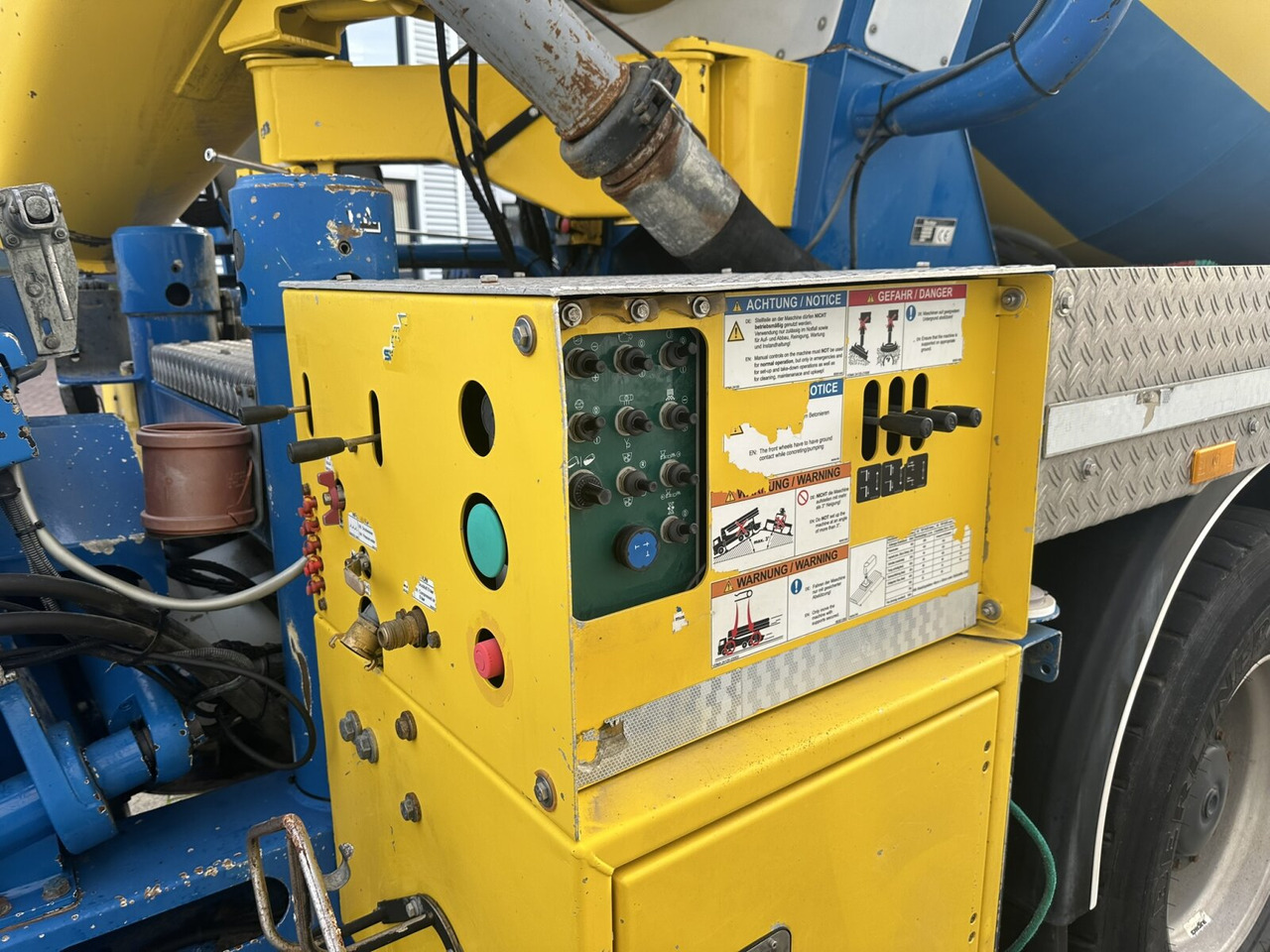 Mercedes-Benz Arocs 3246 B 8x4 Stetter Mischer 7m³, Pumpe 25m Arocs 3246 B 8x4 Stetter Mischer 7m³, Pumpe 25m - Camion pompe: photos 3 Mercedes-Benz Arocs 3246 B 8x4 Stetter Mischer 7m³, Pumpe 25m Arocs 3246 B 8x4 Stetter Mischer 7m³, Pumpe 25m - Camion pompe: photos 3