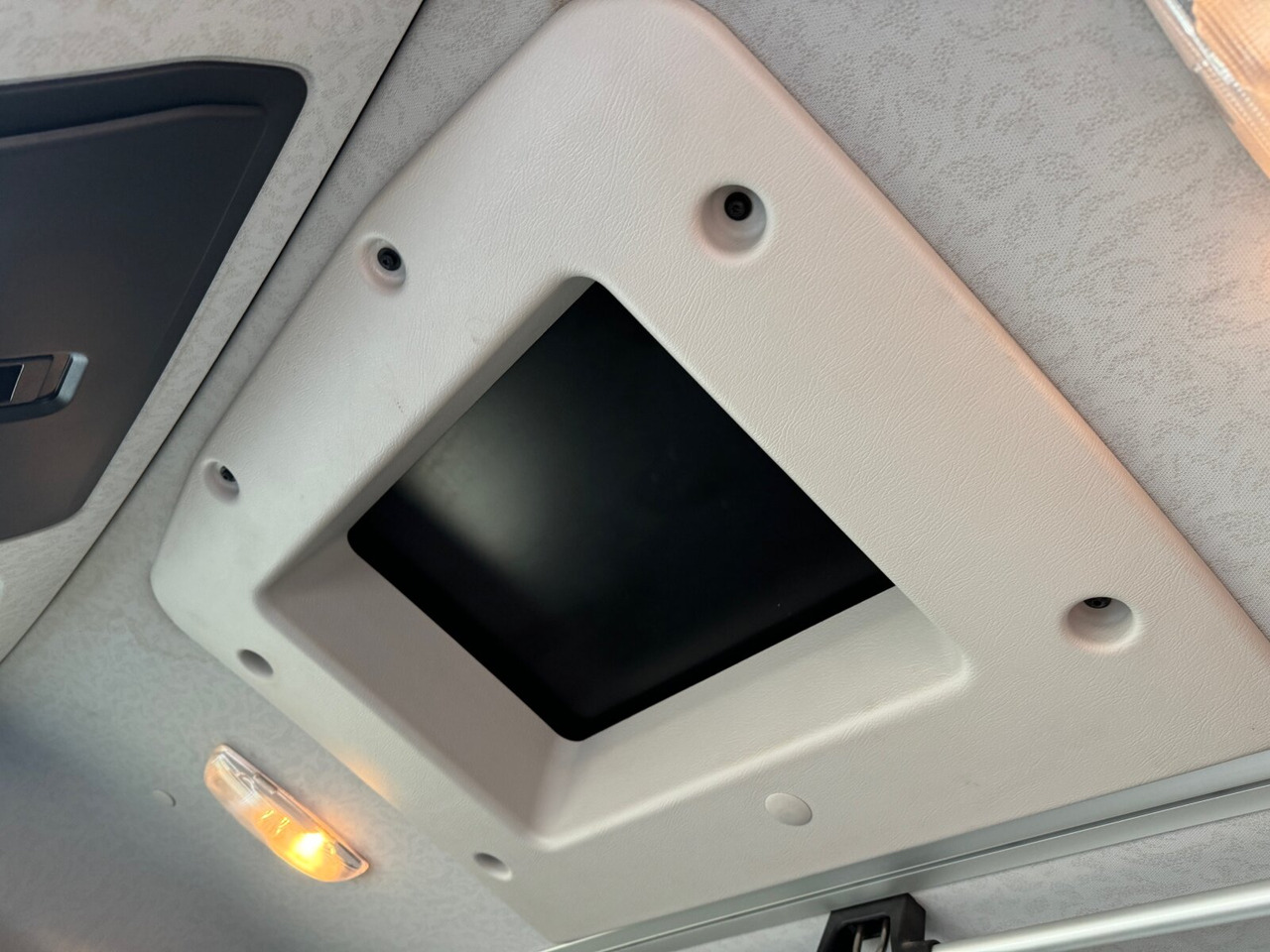 Crédit-bail Mercedes-Benz Arocs 3258 LK 8x4/4 Arocs 3258 LK 8x4/4, Retarder, Bi-Xenon, Stahlmulde ca. 14m³, hydr. Heckklappenöffnung Mercedes-Benz Arocs 3258 LK 8x4/4 Arocs 3258 LK 8x4/4, Retarder, Bi-Xenon, Stahlmulde ca. 14m³, hydr. Heckklappenöffnung: photos 7