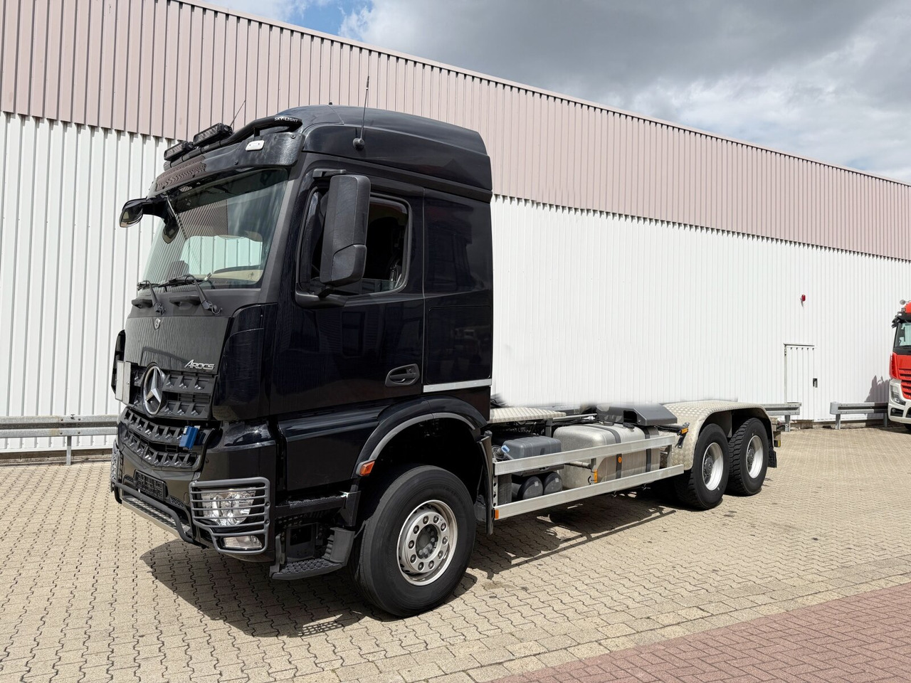 Mercedes-Benz Arocs 3351 6x4 Arocs 3351 6x4, Grounder, Retarder, Multimedia Cockpit, StreamSpace - Châssis cabine: photos 1 Mercedes-Benz Arocs 3351 6x4 Arocs 3351 6x4, Grounder, Retarder, Multimedia Cockpit, StreamSpace - Châssis cabine: photos 1