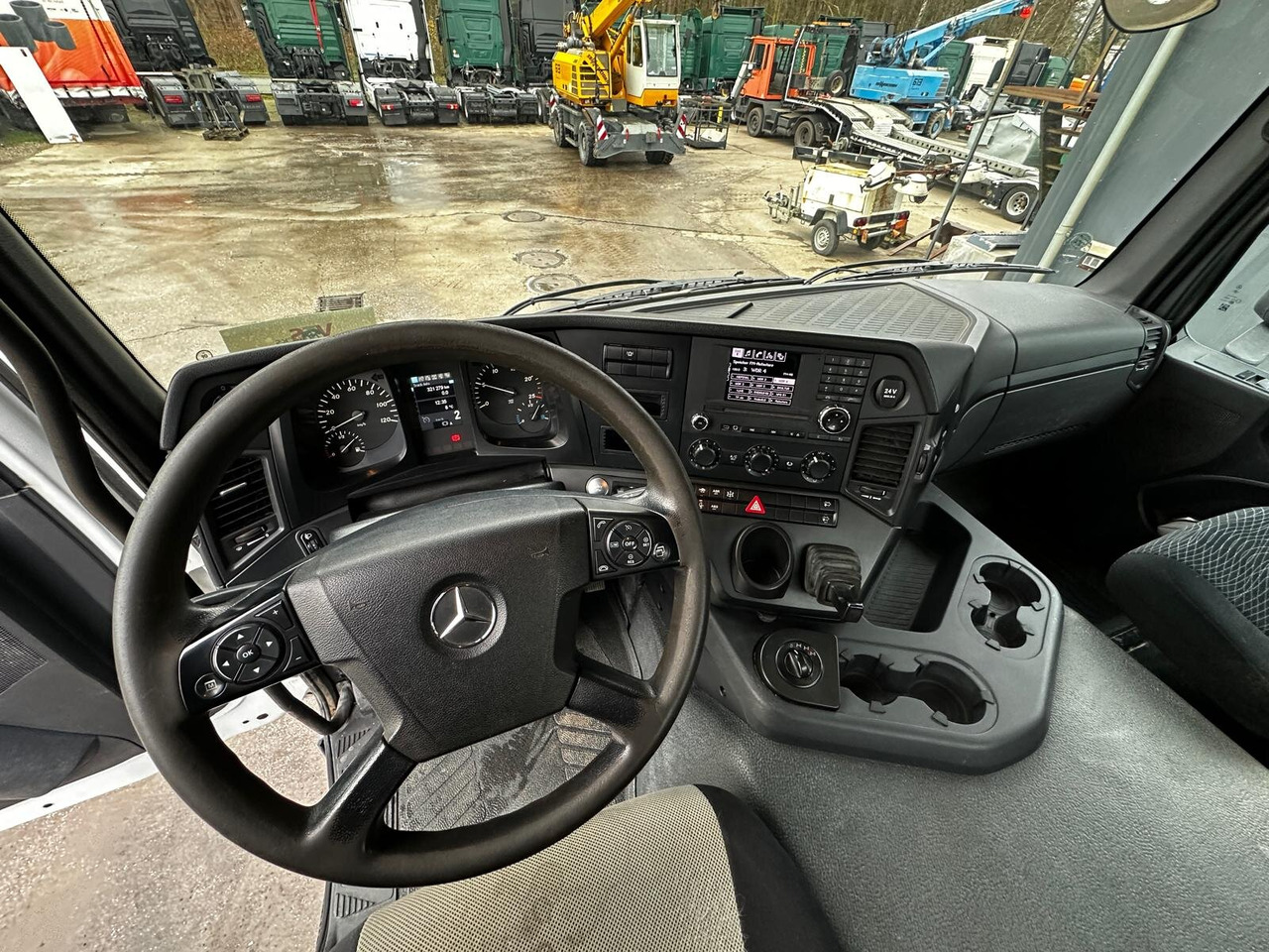 Mercedes-Benz Arocs 3351 AK 6x6 Arocs 3351 AK 6x6, Grounder - Châssis cabine: photos 5 Mercedes-Benz Arocs 3351 AK 6x6 Arocs 3351 AK 6x6, Grounder - Châssis cabine: photos 5