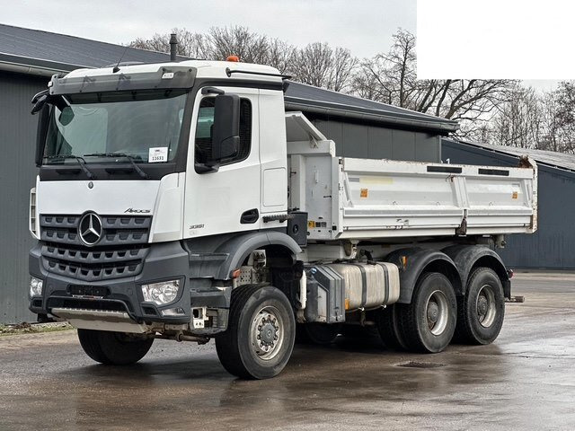 Mercedes-Benz Arocs 3351 AK 6x6 Arocs 3351 AK 6x6, Grounder, Bordmatik - Camion benne: photos 1 Mercedes-Benz Arocs 3351 AK 6x6 Arocs 3351 AK 6x6, Grounder, Bordmatik - Camion benne: photos 1