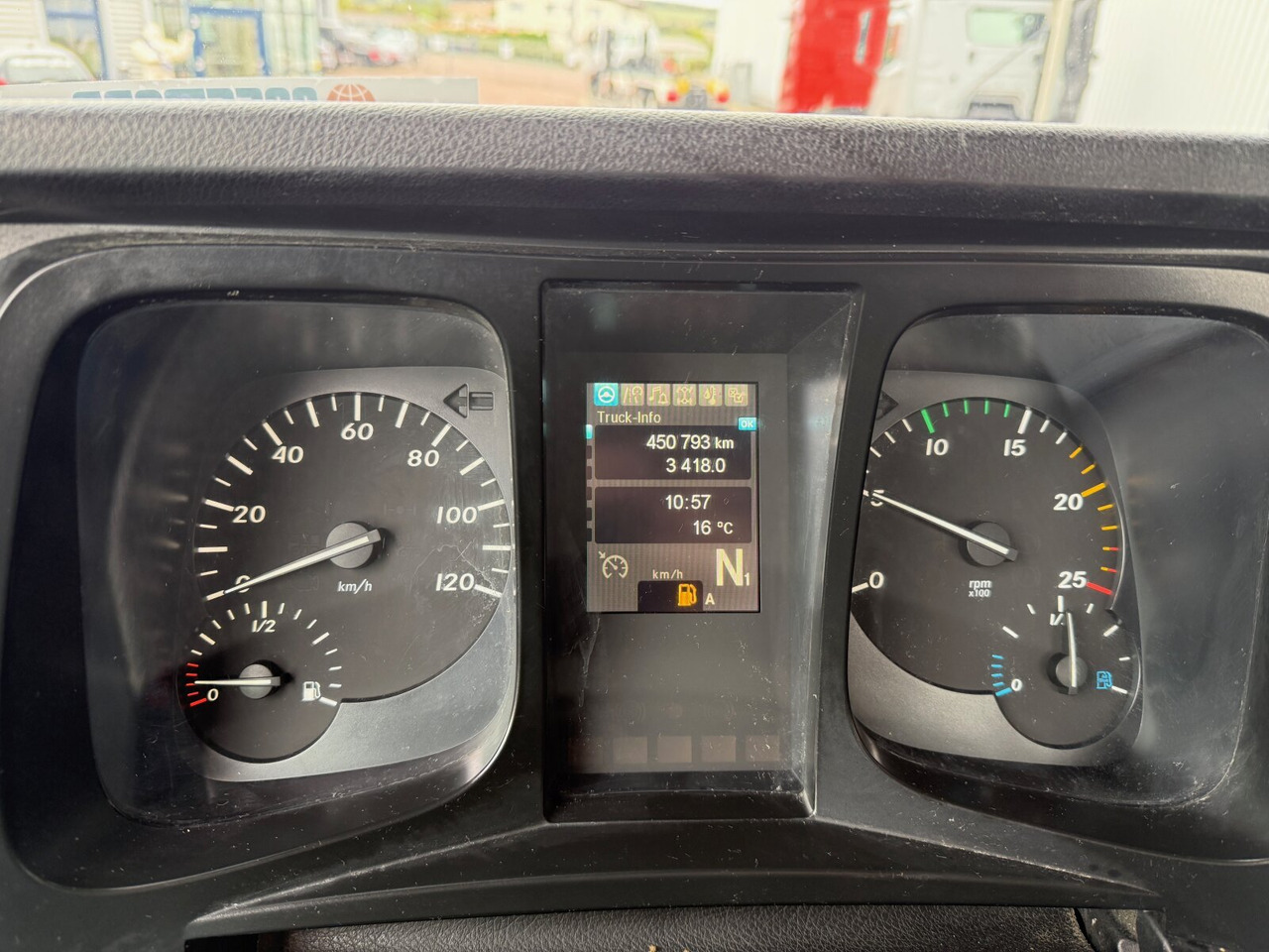 Mercedes-Benz Arocs 3363 K 6x4 Arocs 3363 K 6x4, Grounder, Turbo-Retarder-Kupplung, Bordmatik - Camion benne: photos 4 Mercedes-Benz Arocs 3363 K 6x4 Arocs 3363 K 6x4, Grounder, Turbo-Retarder-Kupplung, Bordmatik - Camion benne: photos 4