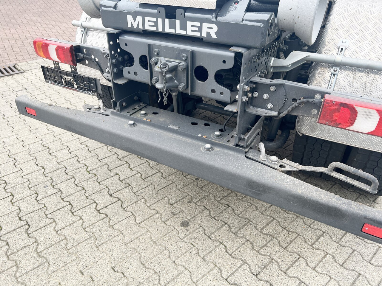 Mercedes-Benz Arocs 4142/48 8x4/4 Arocs 4142/48  8x4/4, Grounder, Meiller RS26 62-K, Funk - Camion ampliroll: photos 3 Mercedes-Benz Arocs 4142/48 8x4/4 Arocs 4142/48  8x4/4, Grounder, Meiller RS26 62-K, Funk - Camion ampliroll: photos 3