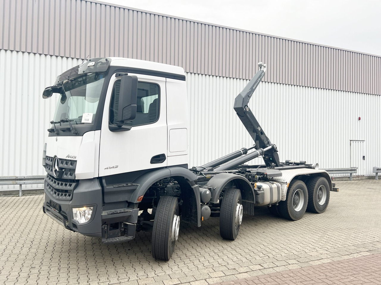 Mercedes-Benz Arocs 4142/48 8x4/4 Arocs 4142/48  8x4/4, Grounder, Meiller RS26 62-K, Funk - Camion ampliroll: photos 1 Mercedes-Benz Arocs 4142/48 8x4/4 Arocs 4142/48  8x4/4, Grounder, Meiller RS26 62-K, Funk - Camion ampliroll: photos 1