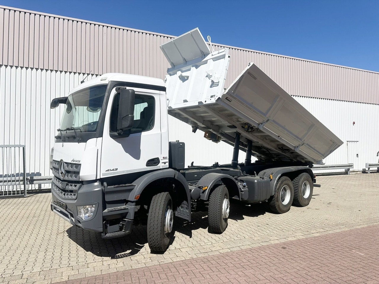 Mercedes-Benz Arocs 4142 K 8x4/4 Arocs 4142/45 K 8x4/4, Meiller Bordmatik links - Camion benne: photos 1 Mercedes-Benz Arocs 4142 K 8x4/4 Arocs 4142/45 K 8x4/4, Meiller Bordmatik links - Camion benne: photos 1