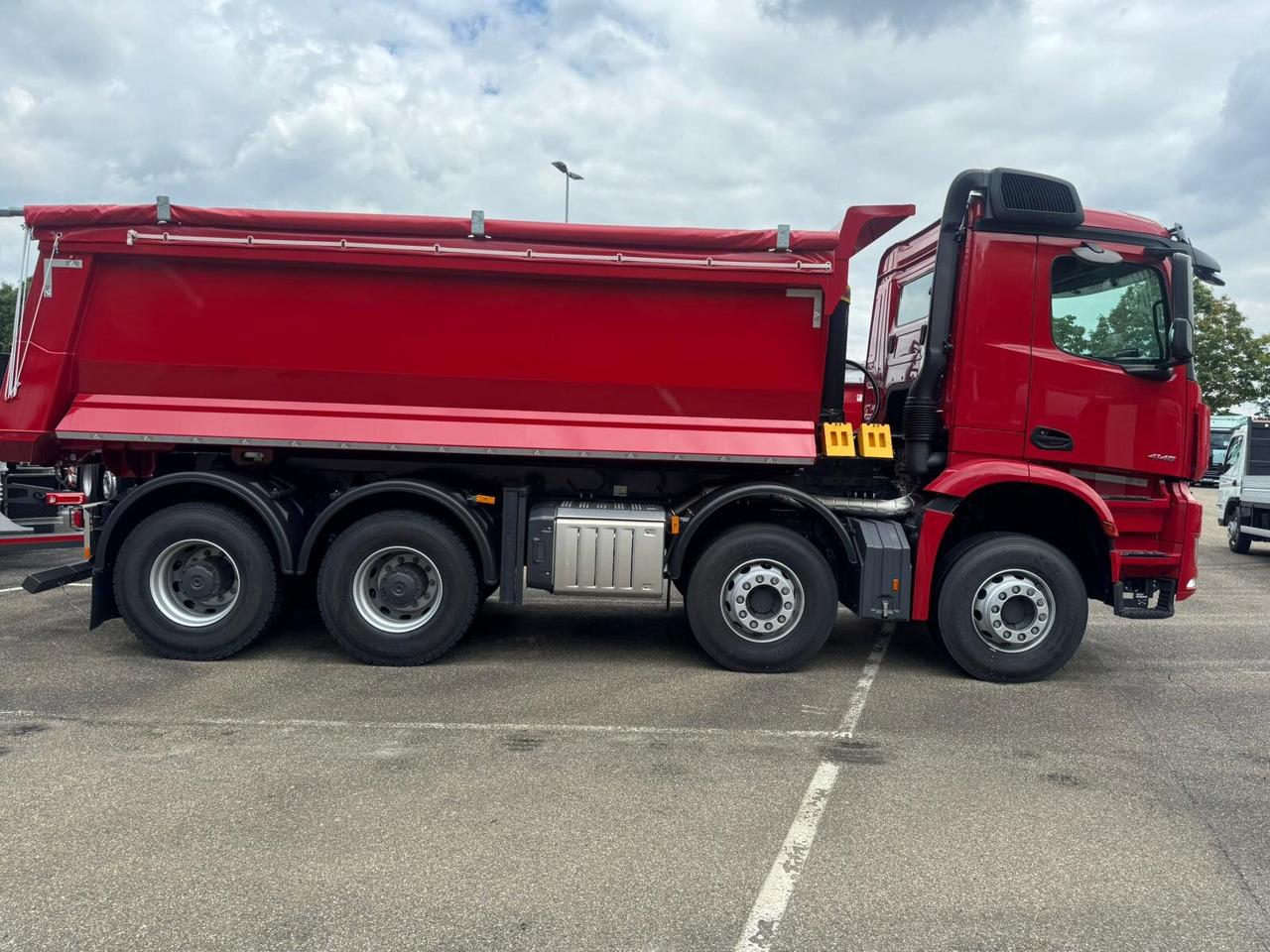 Mercedes-Benz Arocs 4145 K 8x4/4 Arocs 4145 K 8x4/4, Grounder, MultimediaCockpit, Navi, Stahlmulde ca. 16m³ - Tombereau: photos 4 Mercedes-Benz Arocs 4145 K 8x4/4 Arocs 4145 K 8x4/4, Grounder, MultimediaCockpit, Navi, Stahlmulde ca. 16m³ - Tombereau: photos 4