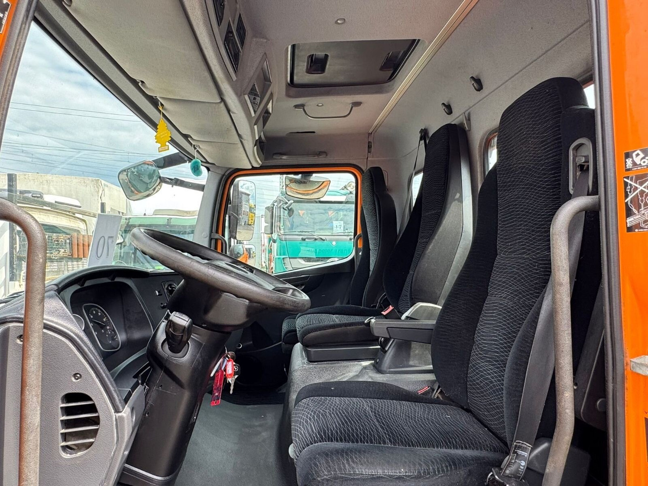 Mercedes-Benz Atego 1218/21 K Atego 1218/21 K, AHK - Camion benne: photos 3 Mercedes-Benz Atego 1218/21 K Atego 1218/21 K, AHK - Camion benne: photos 3