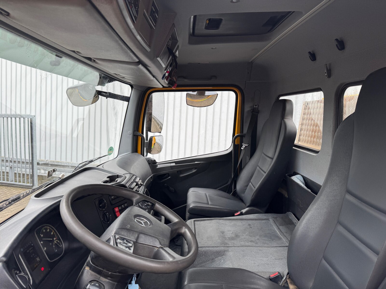 Mercedes-Benz Atego 1221 K 4x2 Atego 1221 K 4x2, 2x AHK - Camion benne: photos 2 Mercedes-Benz Atego 1221 K 4x2 Atego 1221 K 4x2, 2x AHK - Camion benne: photos 2