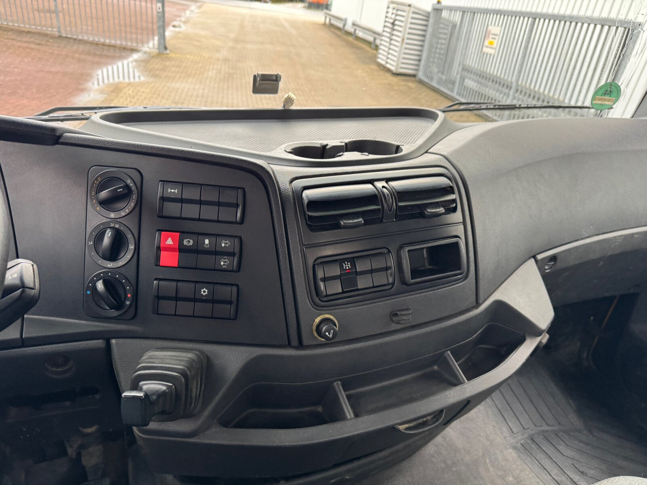 Mercedes-Benz Atego 1221 K 4x2 Atego 1221 K 4x2, 2x AHK - Camion benne: photos 4 Mercedes-Benz Atego 1221 K 4x2 Atego 1221 K 4x2, 2x AHK - Camion benne: photos 4