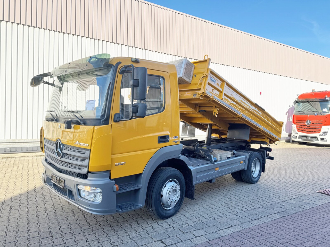 Mercedes-Benz Atego 1221 K 4x2 Atego 1221 K 4x2, 2x AHK - Camion benne: photos 1 Mercedes-Benz Atego 1221 K 4x2 Atego 1221 K 4x2, 2x AHK - Camion benne: photos 1