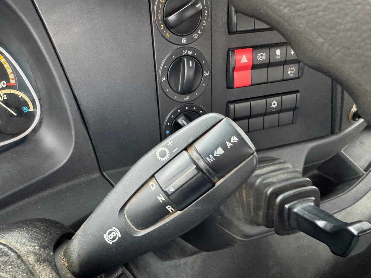 Mercedes-Benz Atego 1221 K 4x2 Atego 1221 K 4x2, 2x AHK - Camion benne: photos 5 Mercedes-Benz Atego 1221 K 4x2 Atego 1221 K 4x2, 2x AHK - Camion benne: photos 5