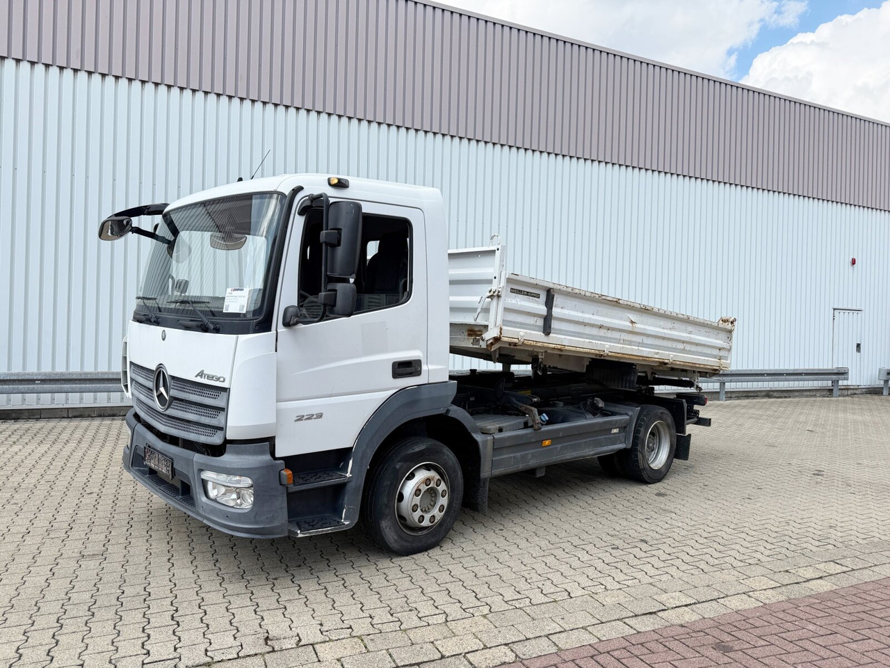 Mercedes-Benz Atego 1223 K 4x2 Atego 1223 K 4x2, 2x AHK - Camion benne: photos 1 Mercedes-Benz Atego 1223 K 4x2 Atego 1223 K 4x2, 2x AHK - Camion benne: photos 1
