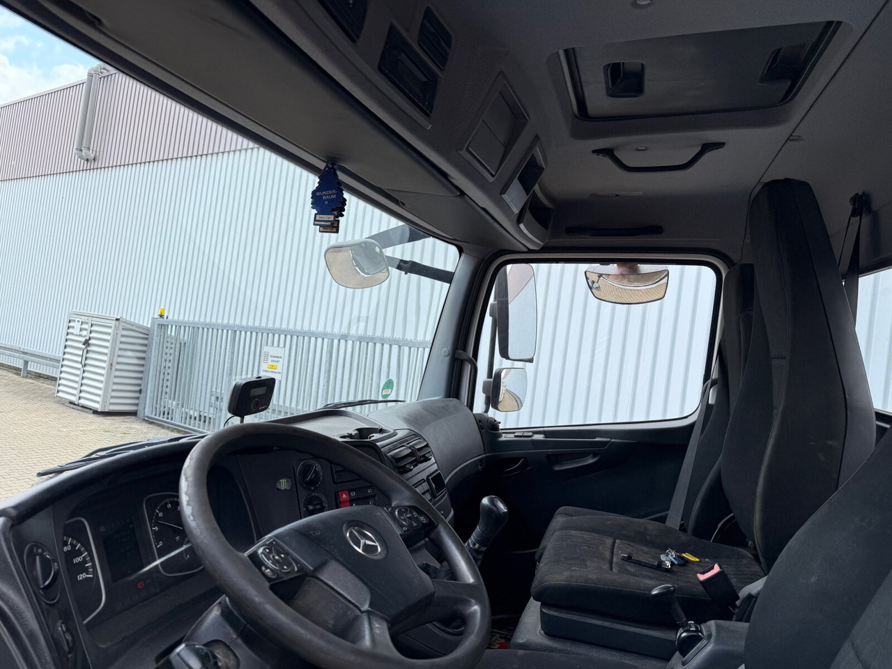 Mercedes-Benz Atego 1223 K 4x2 Atego 1223 K 4x2, 2x AHK - Camion benne: photos 3 Mercedes-Benz Atego 1223 K 4x2 Atego 1223 K 4x2, 2x AHK - Camion benne: photos 3