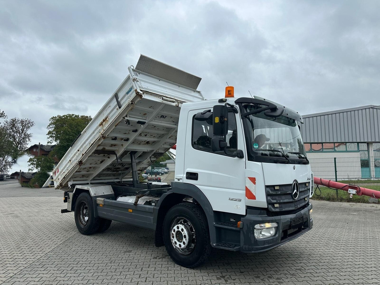 Mercedes-Benz Atego 1223 K 4x2 Atego 1223 K 4x2, AHK-Öl - Camion benne: photos 1 Mercedes-Benz Atego 1223 K 4x2 Atego 1223 K 4x2, AHK-Öl - Camion benne: photos 1