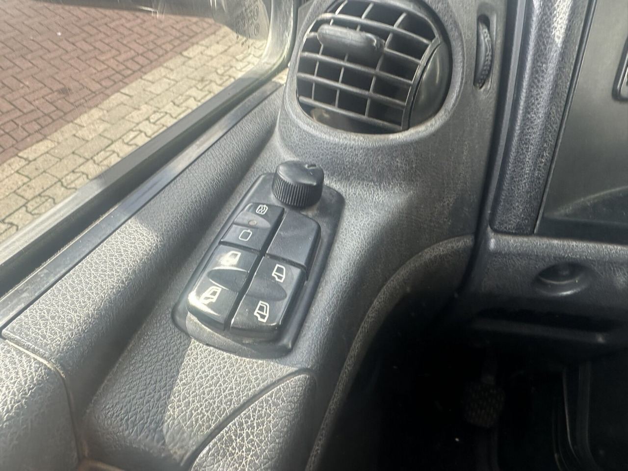 Mercedes-Benz Atego 1223 K 4x2 Atego 1223 K 4x2, AHK-Öl - Camion benne: photos 3 Mercedes-Benz Atego 1223 K 4x2 Atego 1223 K 4x2, AHK-Öl - Camion benne: photos 3