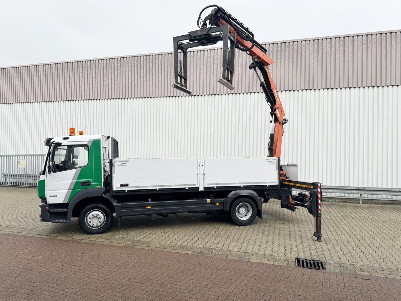 Mercedes-Benz Atego 1223 L 4x2 Atego 1223 L 4x2 mit Heckkran Atlas 88.3-A2L, Funk - Camion grue, Camion plateau: photos 2 Mercedes-Benz Atego 1223 L 4x2 Atego 1223 L 4x2 mit Heckkran Atlas 88.3-A2L, Funk - Camion grue, Camion plateau: photos 2
