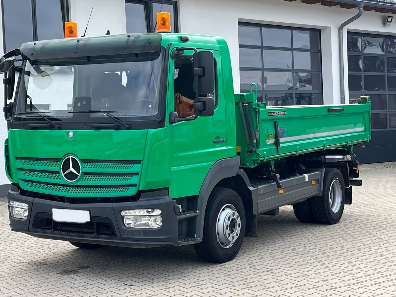 Mercedes-Benz Atego 1530 K 4x2 Atego 1530 K 4x2, 2 x AHK-Öl - Camion benne: photos 1 Mercedes-Benz Atego 1530 K 4x2 Atego 1530 K 4x2, 2 x AHK-Öl - Camion benne: photos 1